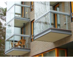 Остекление балконов в Москве